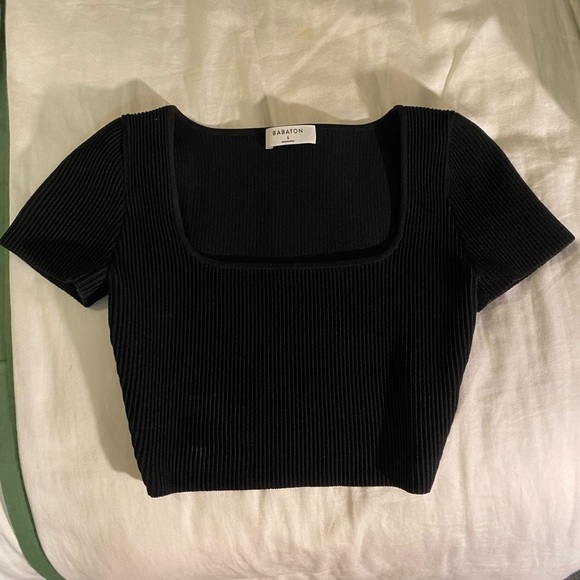 Aritzia Tops - Aritzia crop top